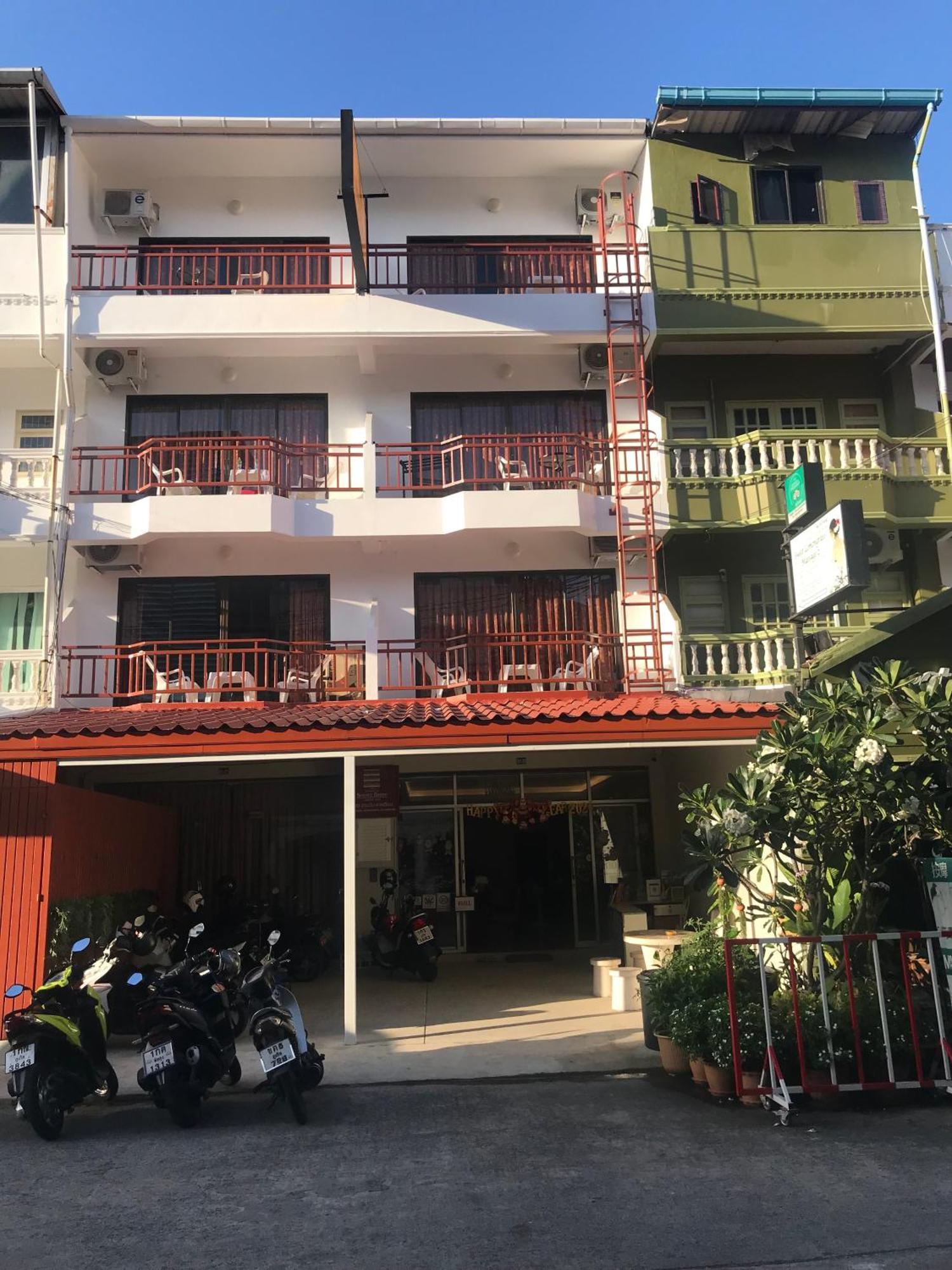 Benetti House Hostel Patong Exterior photo