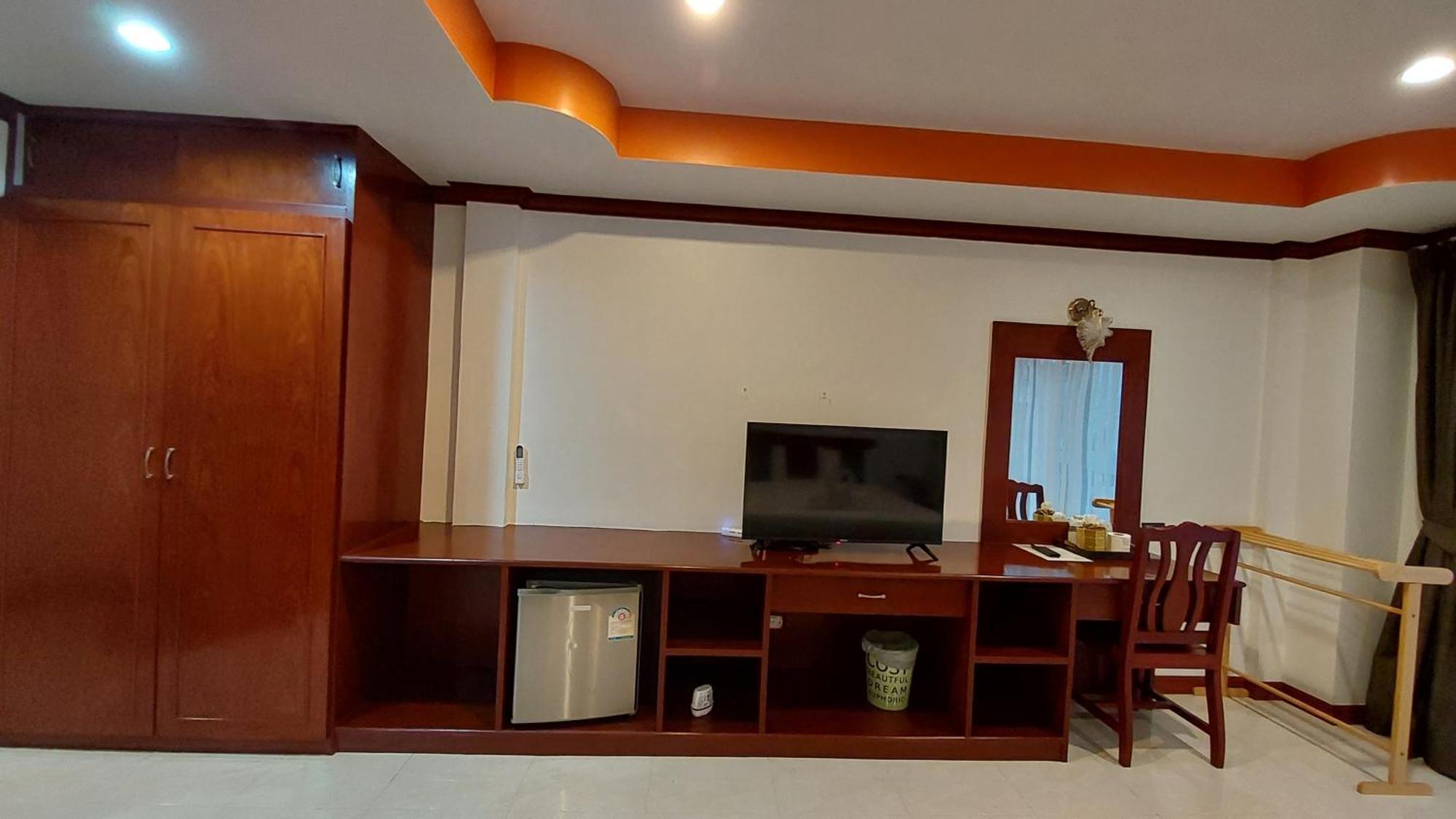 Benetti House Hostel Patong Exterior photo