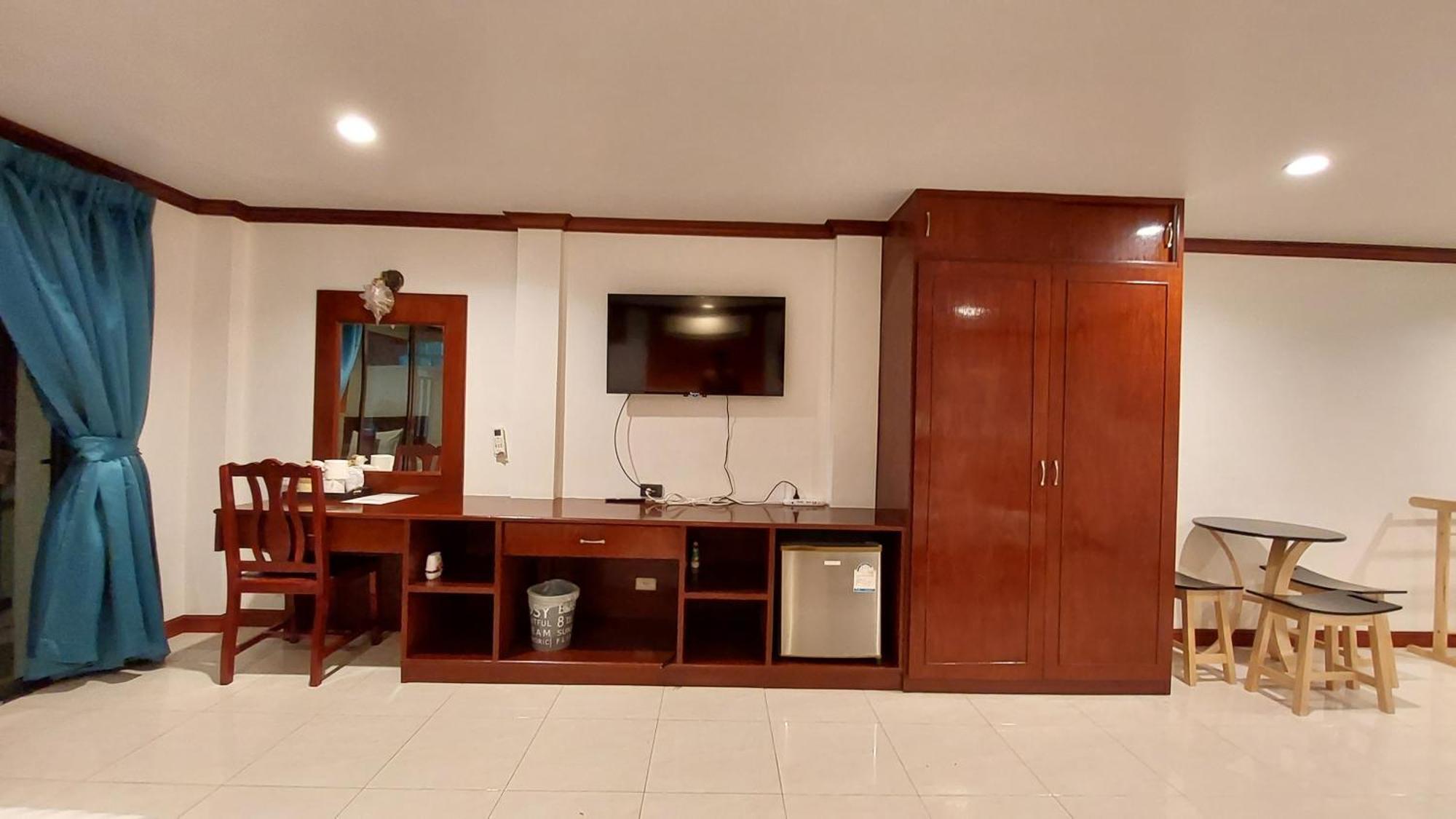 Benetti House Hostel Patong Exterior photo