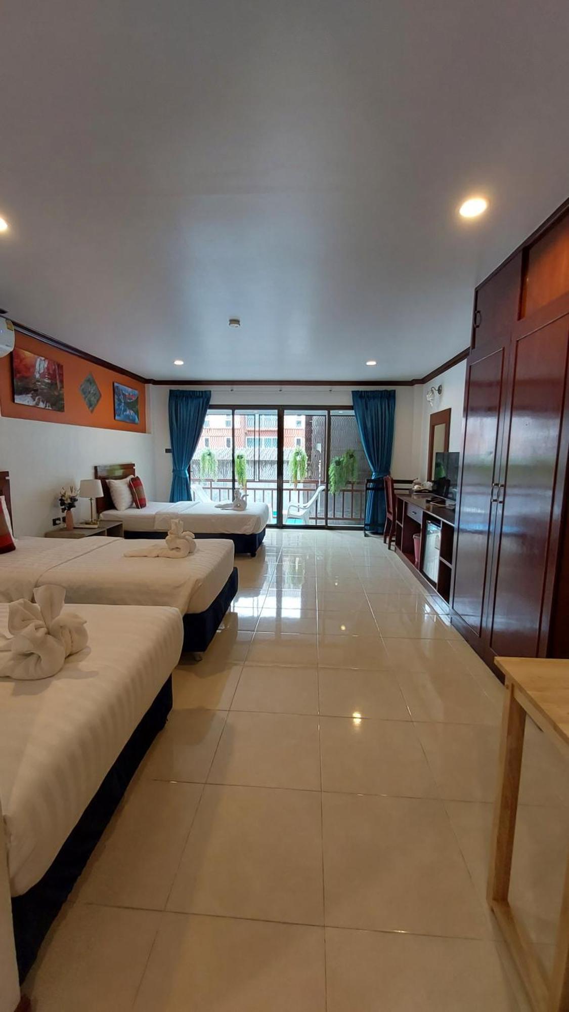 Benetti House Hostel Patong Exterior photo