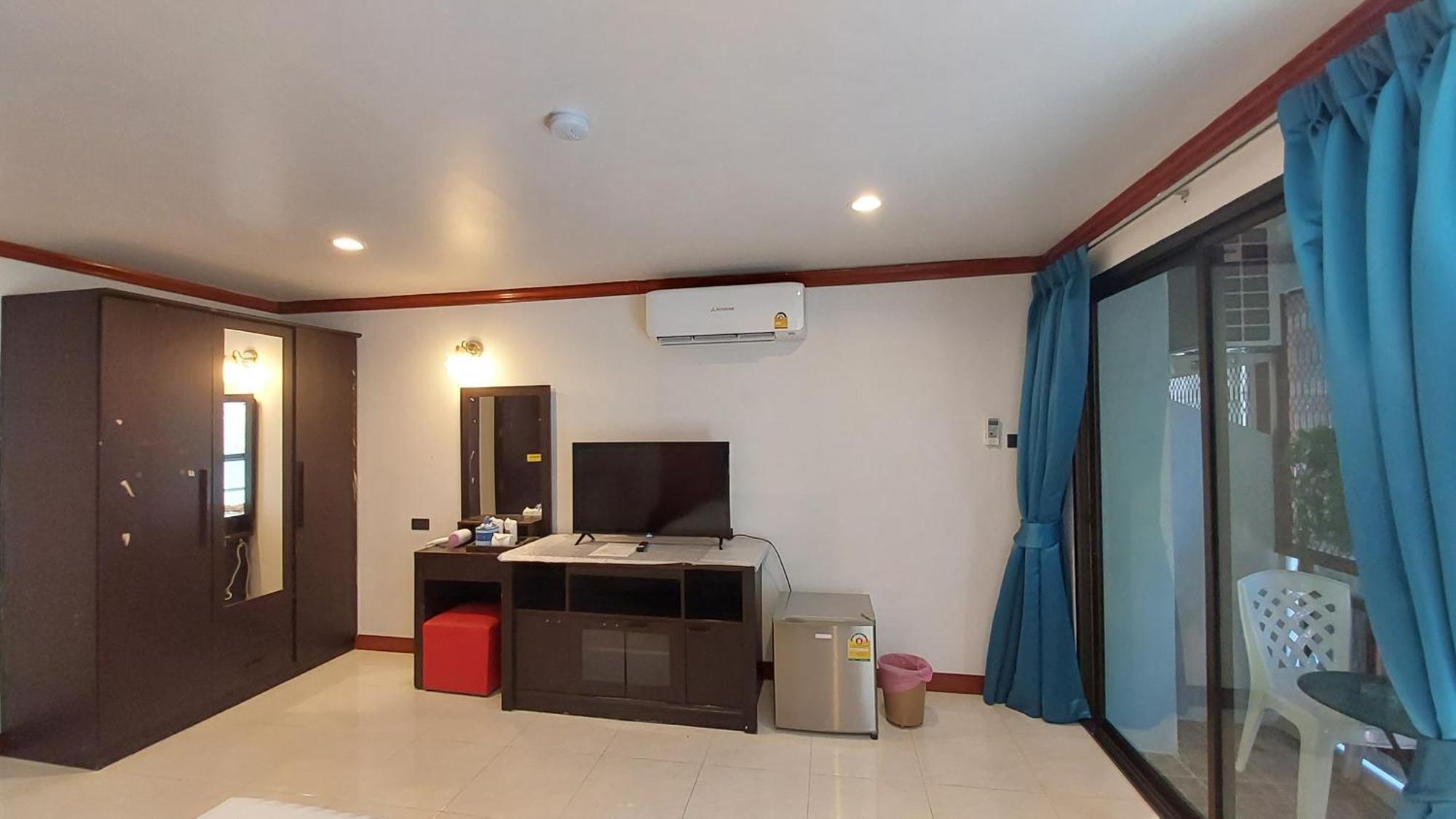 Benetti House Hostel Patong Exterior photo