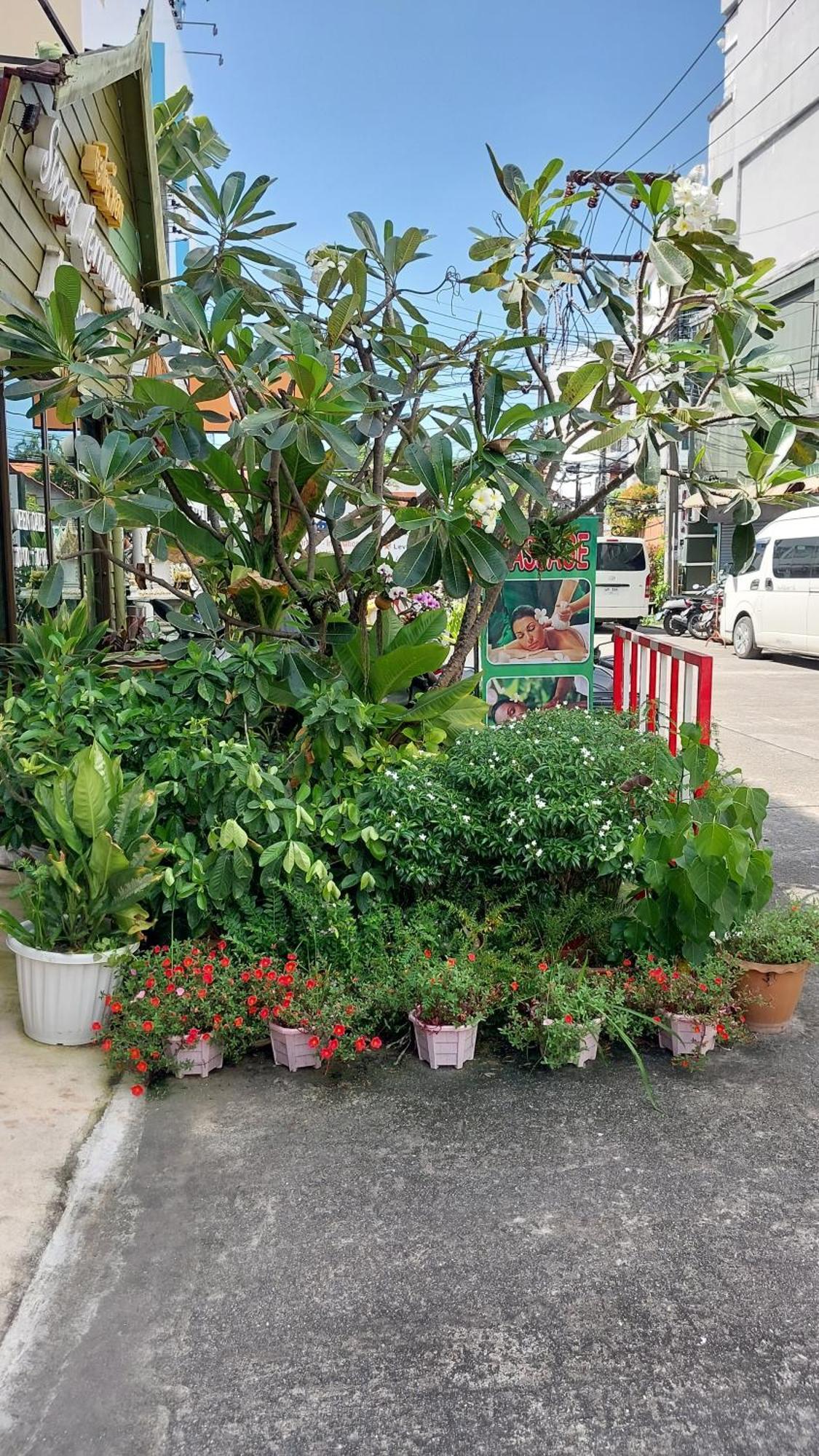 Benetti House Hostel Patong Exterior photo